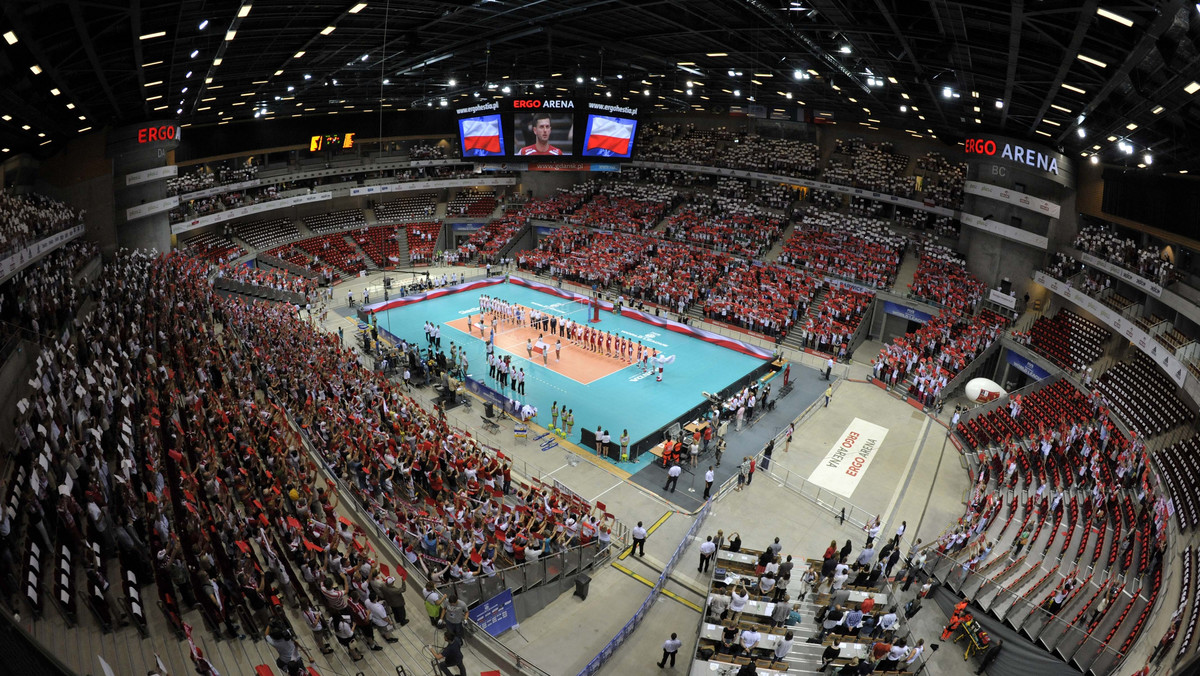 Mistrzostwa świata siatkarzy Polska 2014 już na pewno będą pokazywane wyłącznie w Polsacie - czytamy w "Przeglądzie Sportowym". Stacja rozważa jednak wprowadzenie nowego płatnego kanału, na którym byłyby transmitowane mundialowe mecze.