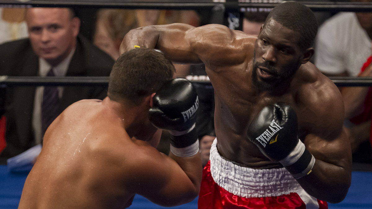 Klasyfikowany przez federacje bokserskie WBC i WBA na czwartej pozycji w świecie w wadze ciężkiej Bryant Jennings (17-0, 9 KO) od dawna deklaruje gotowość do wielkich walk i nie ukrywa, że celuje w pojedynek z Władimirem Kliczką. W sobotę przyjdzie mu jednak skrzyżować rękawice z Arturem Szpilką (16-0, 12 KO). Notowany dużo niżej rankingach polski pięściarz nie jest w oczach filadelfijczyka wymarzonym rywalem, ale "By-By" dostrzega pozytywy konfrontacji ze "Szpilą".