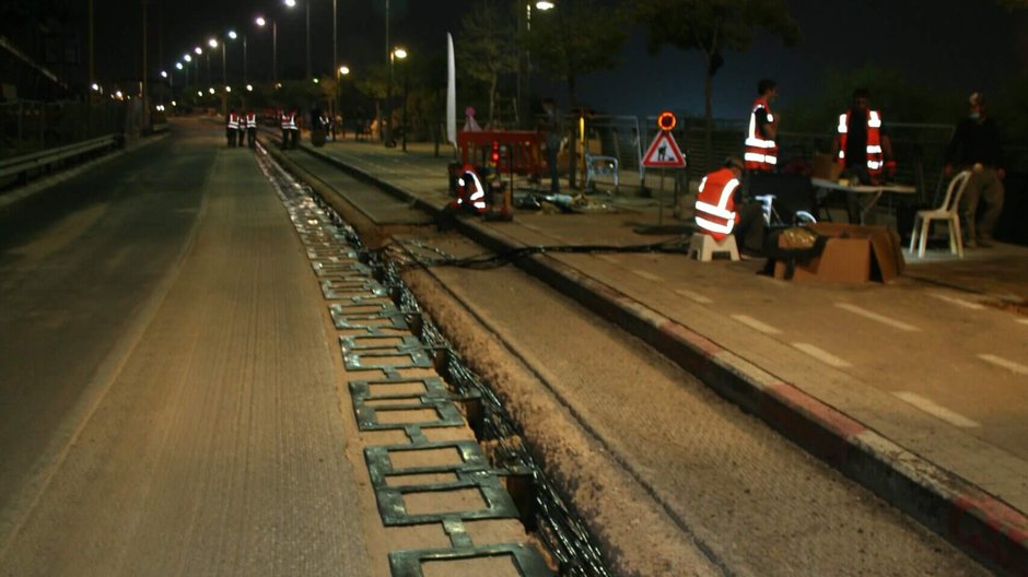 Autostrada naładuje auto elektryczne bez zatrzymywania