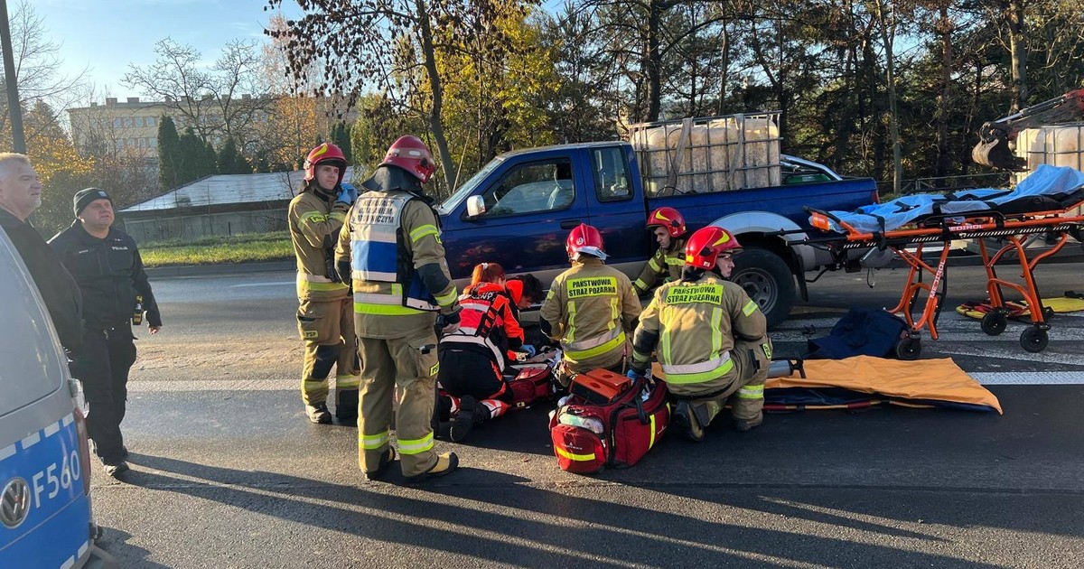 Wstrząsający wypadek w Łasku. Jedna z nastolatek znalazła się pod samochodem