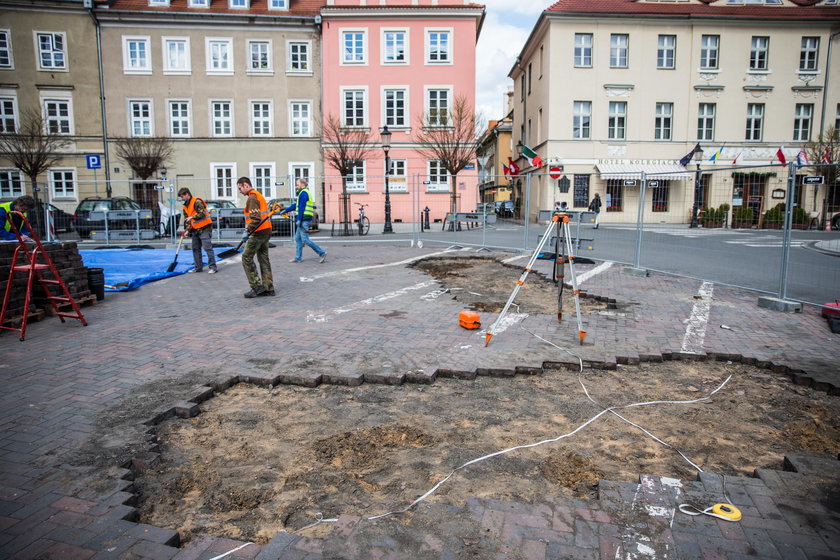 Trwają prace archeologiczne na placu Kolegiackim