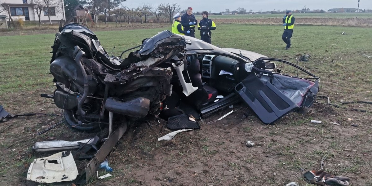 Makabryczny wypadek  na DK92 pod Kutnem. Całą noc czekali na śmierć?