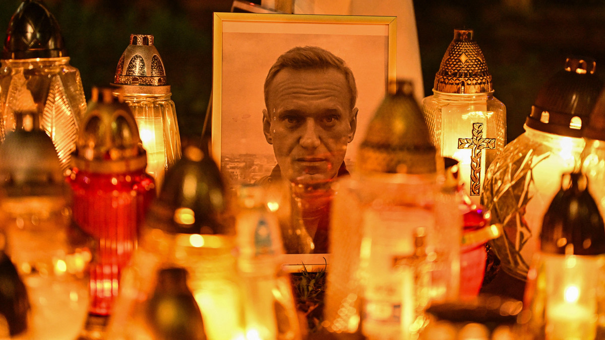 Kreml stara się uniemożliwić pogrzeb Nawalnego. "Za to Putin spłonie w piekle"