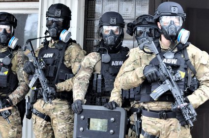 Antyszpiegowska ofensywa rządu Donalda Tuska. ABW będzie zatrudniać. Ile się tam zarabia?