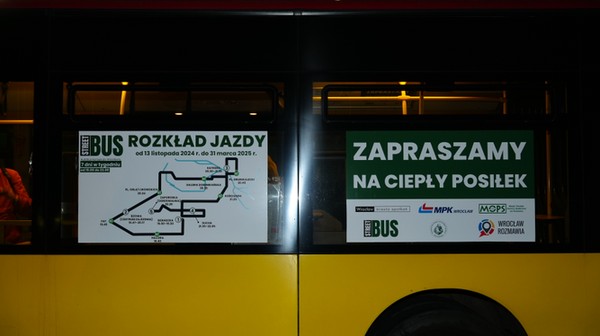 Osoby, które chcą skorzystać z usług Streetbusa, mogą po prostu przyjść na przystanek i wsiąść do pojazdu.
