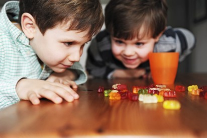 Nem baj, ha naponta eszik cukrot, csokit a kisfiam? Vakcinainfó - Az orvos válaszol
