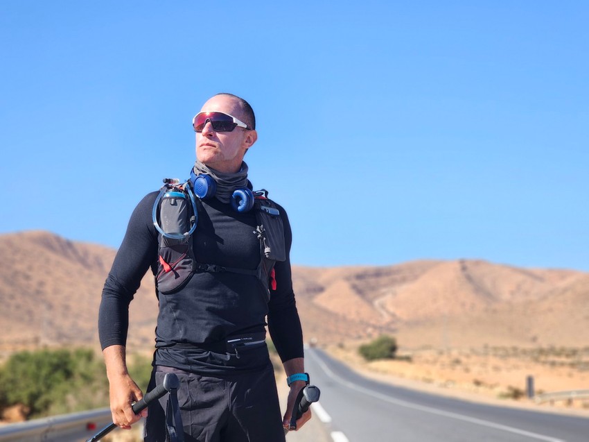 Marko Nikolić pretrčao 1.030 kilometara kroz pustinju Maroka ostaje mu još 370 kilometara