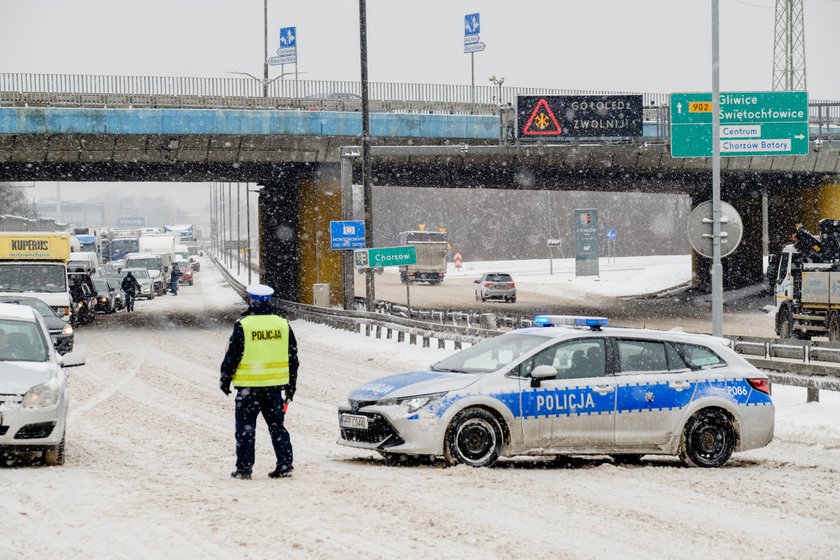 Akcja usuwania śniegu z katowickich ulic  