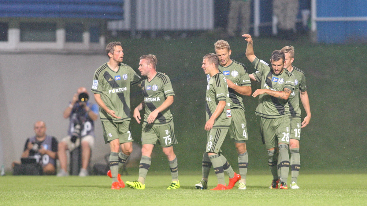 Relacja "na żywo" z pierwszego meczu fazy play-off eliminacji Ligi Mistrzów: Dundalk FC - Legia Warszawa. Spotkanie rozpocznie się w Dublinie na Aviva Stadium w środę, 17 sierpnia o godzinie 20:45. Sędziuje: Deniz Aytekin (Niemcy).