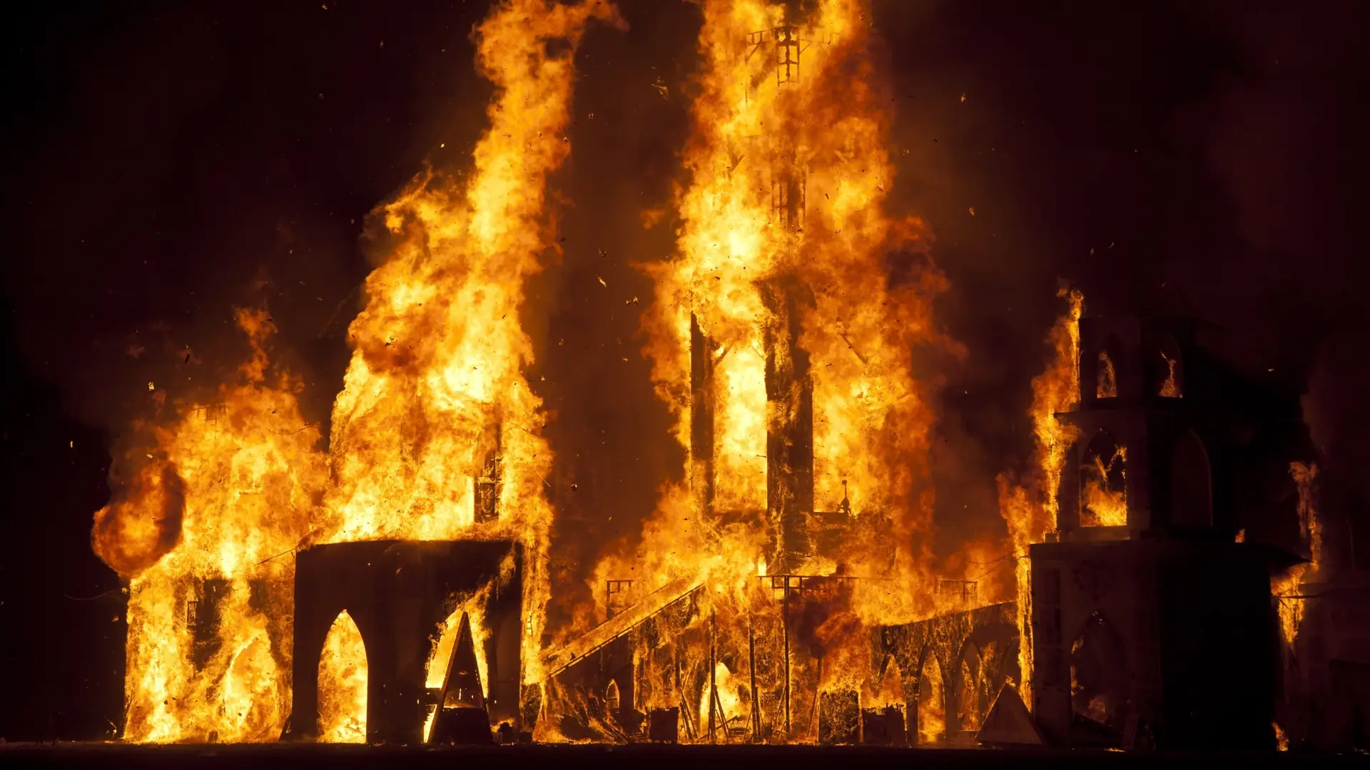 Samobójstwo na Burning Manie. Mężczyzna wbiegł w ogień na oczach 50 tys. uczestników ceremonii