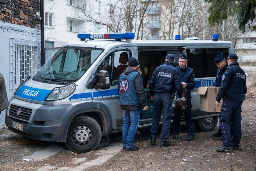 Policjanci z komisariatu V w Krakowie pomogli potrzebującym