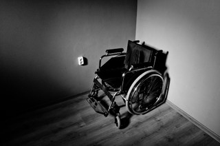 Ubezwłasnowolnienie a sprzedaż mieszkania. Jak przebiega postępowanie?