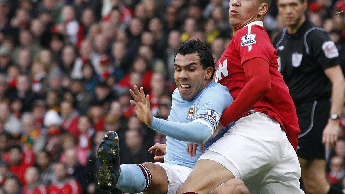 Chris Smalling nie przejmował się długo porażką Manchesteru United z londyńską Chelsea (1:2). Obrońca Czerwonych Diabłów postanowił po meczu urządzić w hotelu suto zakrapanią alkoholem imprezę. W efekcie dostał zakaz odwiedzania tego hotelu w przyszłości.