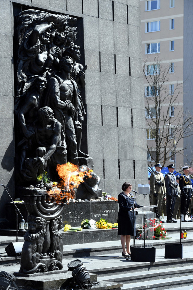 Warszawa, 19.04.2018. Ambasador Izraela Anna Azari podczas uroczystości przed Pomnikiem Bohaterów Getta w Warszawie