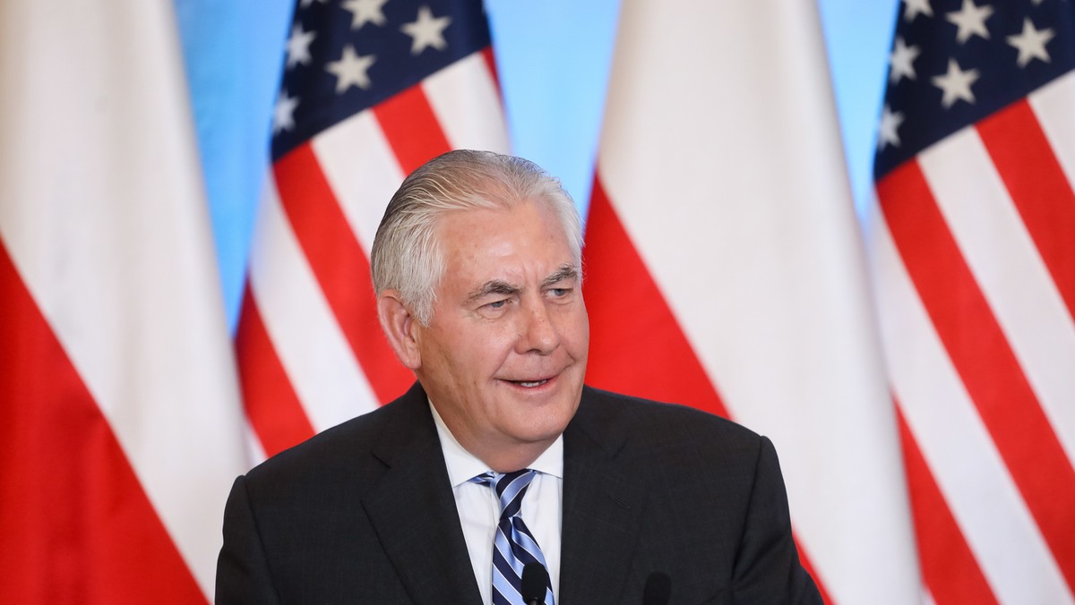 Sekretarz stanu USA Rex Tillerson odbył spotkanie z Jarosławem Kaczyńskim w siedzibie PiS przy ul. Nowogrodzkiej. Według nieoficjalnych informacji rozmowa trwała około 50 minut. - Chcę zobaczyć, jaka jest perspektywa lidera PiS - mówił Tillerson przed spotkaniem.