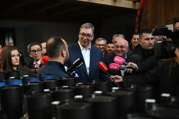 "ODMAH DA POČNEMO" Vučić u Bajinoj Bašti obećao put preko Debelog brda: "Trebaće nam 10 miliona evra"