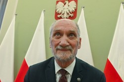 Piracki rajd Macierewicza po Warszawie. Siemoniak: Dość tych szaleństw