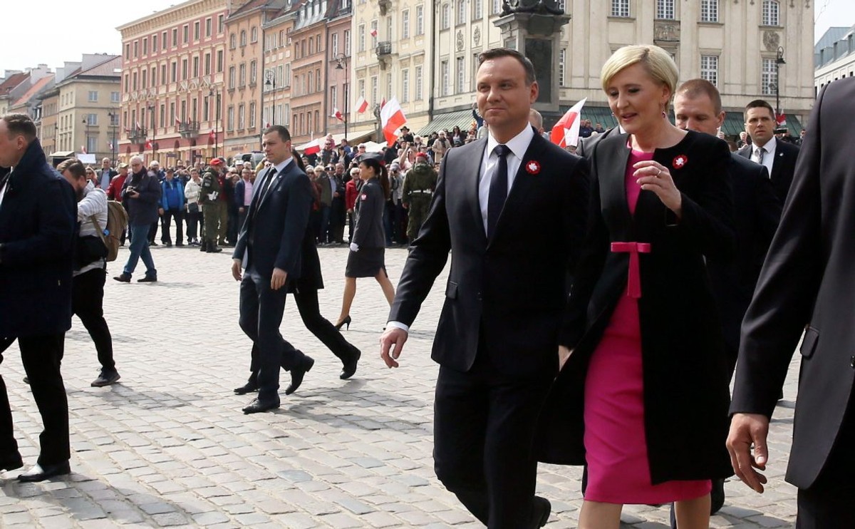 Prezydent wręczył odznaczenia państwowe osobom działającym na rzecz Polonii