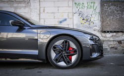 Audi RS e-tron GT to rakieta! Tylko nie mów do niego "Porsche"