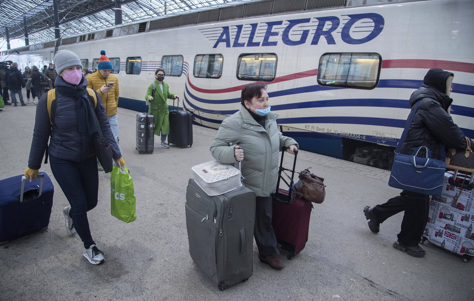 Rușii au fugit din Rusia în Finlanda în masă înainte ca trenul Allegro să nu mai circule