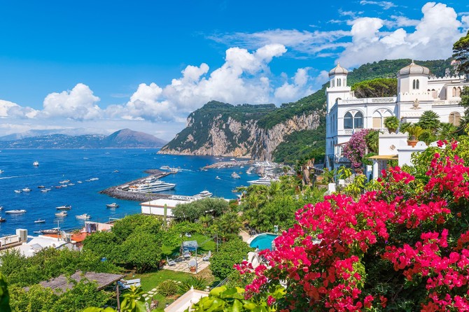 Kapri, Italija