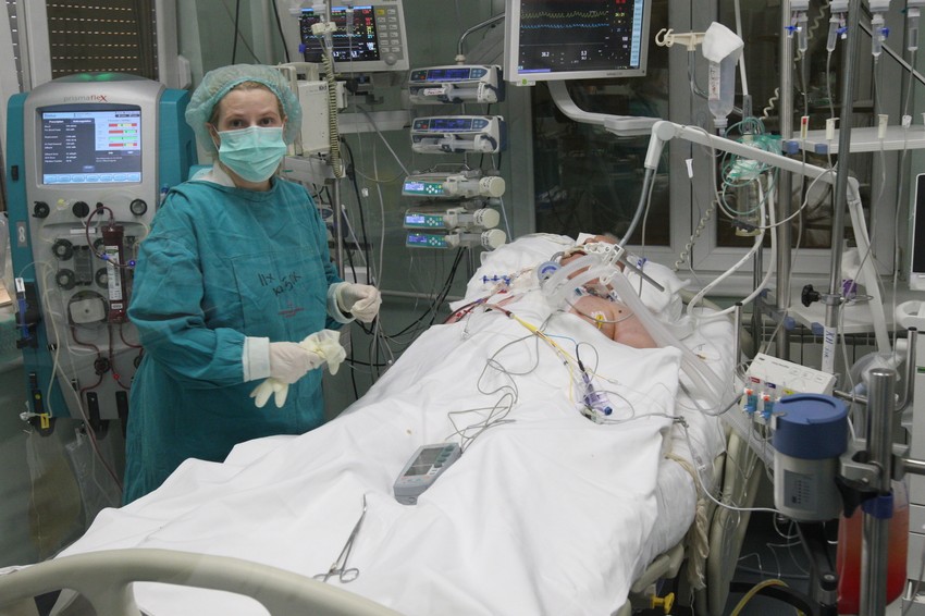 Pacijent u KCS se polako oporavlja