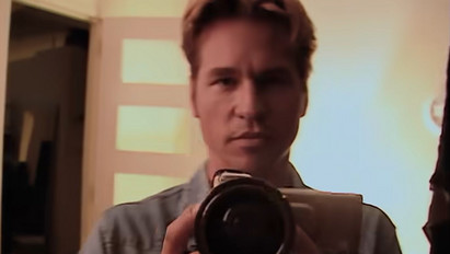 Val Kilmer 40 évig kamerázta saját magát, a felvételekből megrázó dokumentumfilm készült – videó