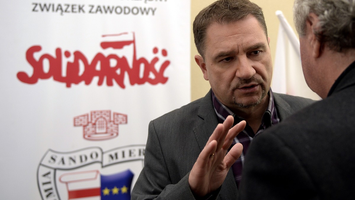 — Równie dobrze mogą zbierać podpisy pod wnioskiem o rozwiązanie Kongresu USA czy izraelskiego Knesetu, a potem jeszcze NATO. Widać związkowcy z "Solidarności" nie mają się czym zająć, więc wystawiają jasełka — tak Jerzy Borowczak (poseł PO i szeregowy członek "S") ocenia inicjatywę związku, który zaczął zbierać podpisy pod wnioskiem o samorozwiązanie Sejmu.