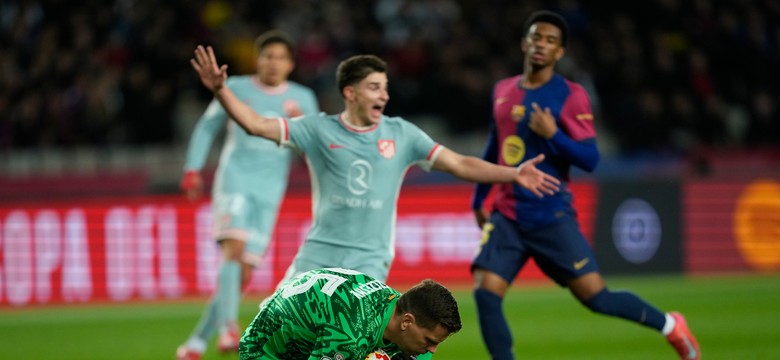 Szczęsny pokonany cztery razy. Lewandowski zaliczył "wejście smoka". Grad goli w meczu Barcelona - Atletico