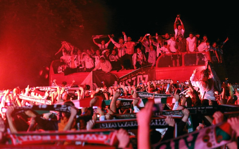 Tak legioniści fetowali mistrzostwo na ulicach Warszawy