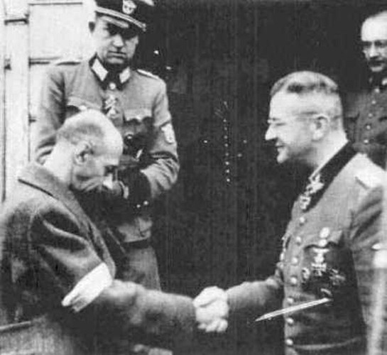 Tadeusz Bór-Komorowski rozmawia o kapitulacji Powstania Warszawskiego z Erichem von dem Bachem-Zelewskim