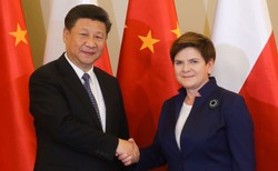 Premier Szydło jedzie po pieniądze do Chin. Chce, by Pekin zainwestował w szybką kolej i centralne lotnisko w Polsce