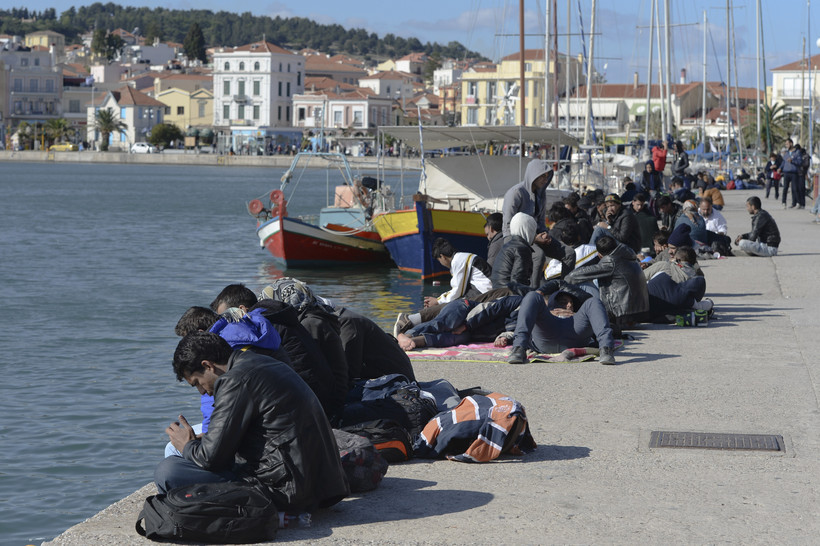 „To prawda, że od kilku tygodni liczba migrantów ryzykujących przeprawę z Turcji na Lesbos znacznie zmalała i że stale widzimy teraz nie tylko łodzie greckiej i tureckiej straży przybrzeżnej, ale także patrole Frontexu i okręty NATO” – mówi Eric Kempson