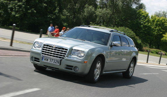 Chrysler 300C Touring - lata produkcji 2004-11, cena 30-40 tys. zł
