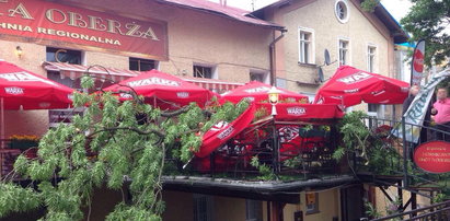 Drzewo spadło na gości w restauracji! Są poszkodowani