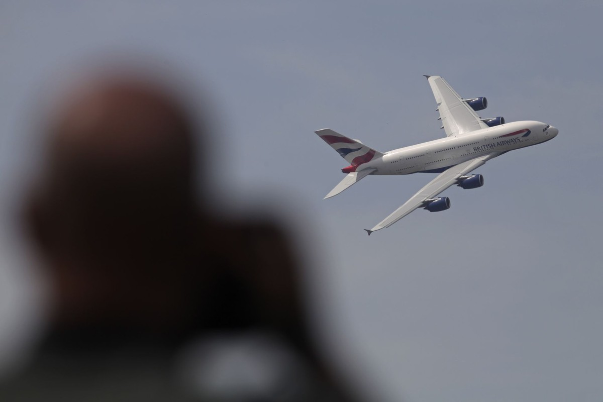 Paris Air Show 2013: Airbus SAS A380 w barwach brytyjskich linii lotniczych.