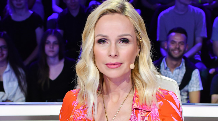 Versace ruhát viselt Köllő Babett / Fotó: TV2