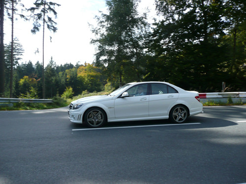 Mercedes C 63 AMG - Eksploduje mocą