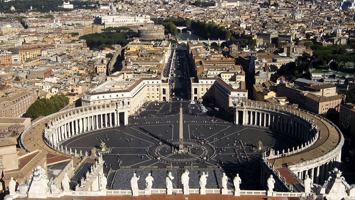 Na kanonizację Jana Pawła II i Jana XXIII 27 kwietnia przyjedzie do Rzymu około 800 tysięcy pielgrzymów – takie dane przedstawił dzisiaj minister spraw wewnętrznych Włoch Angelino Alfano. Oczekiwanych jest 19 szefów państw i 24 premierów.