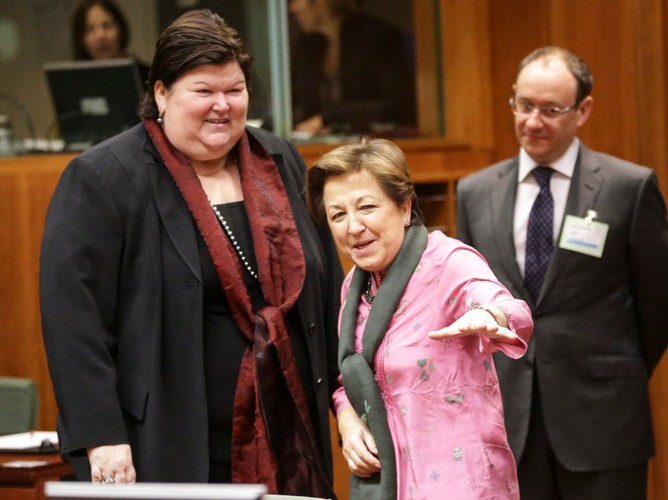 Maggie De Block i Pilar Farjas - hiszpańska sekretarz stanu zdrowia