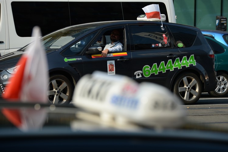Protest taksówkarzy w Warszawie. Taksówkarze na ul. Marszałkowskiej (cat) PAP/Jacek Turczyk