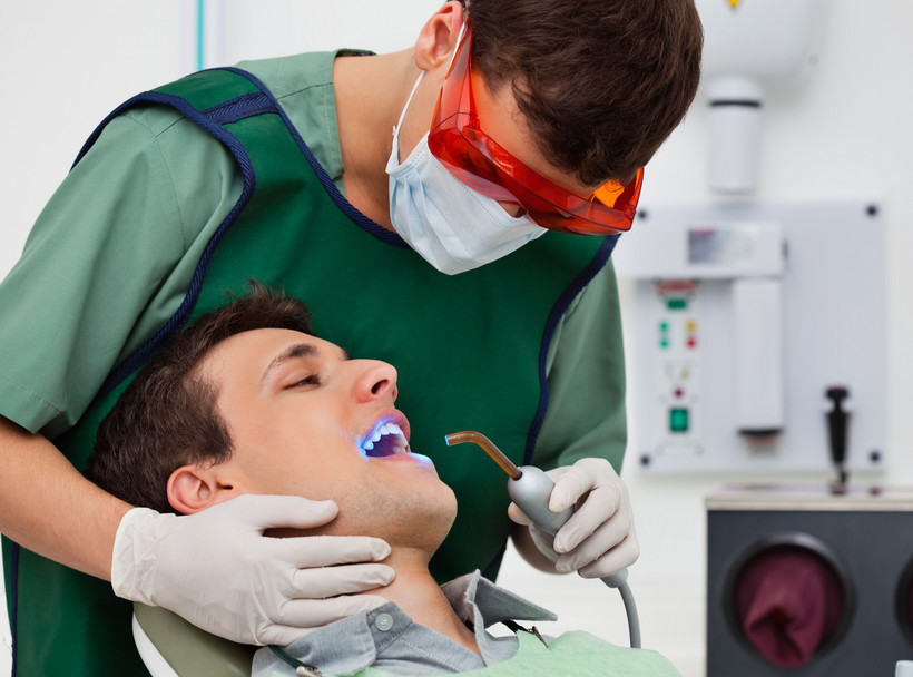 "Amalgamat w stomatologii to temat złożony, czego rząd wydaje się nie zauważać"