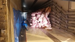 Przewrócony TIR z mięsem blokuje wyjazd z tunelu pod S2