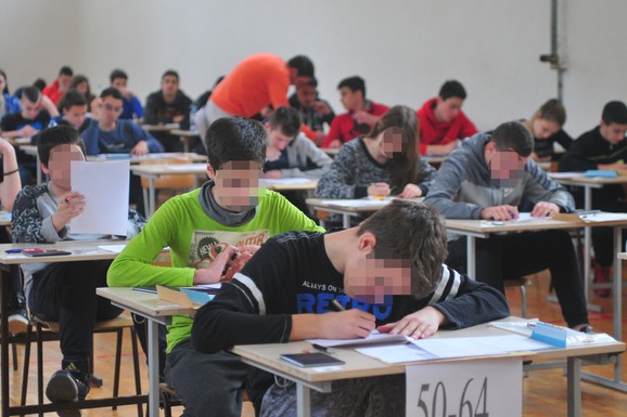 POČINJE PROBA MALE MATURE Danas se polaže matematika, sutra srpski i treći test: Evo kada će opet moći da se menja IZBORNI PREDMET