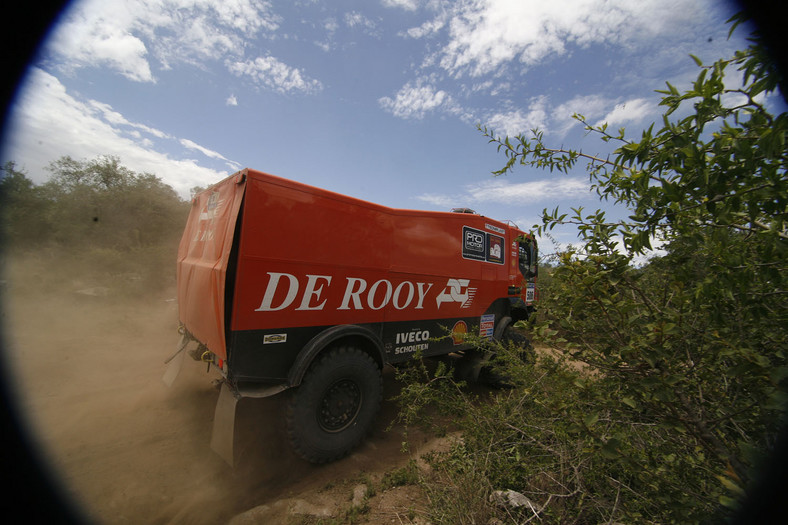 Rajd Dakar 2011: awans Hołowczyca (2.etap, wyniki, fot. Willy Weyens)