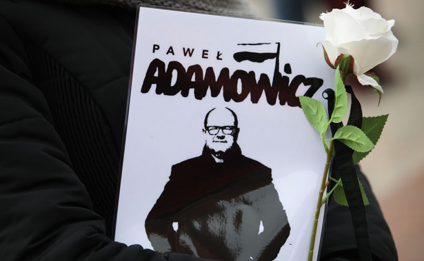 Paweł Adamowicz honorowym obywatelem Białegostoku. Radni PiS przeciwni