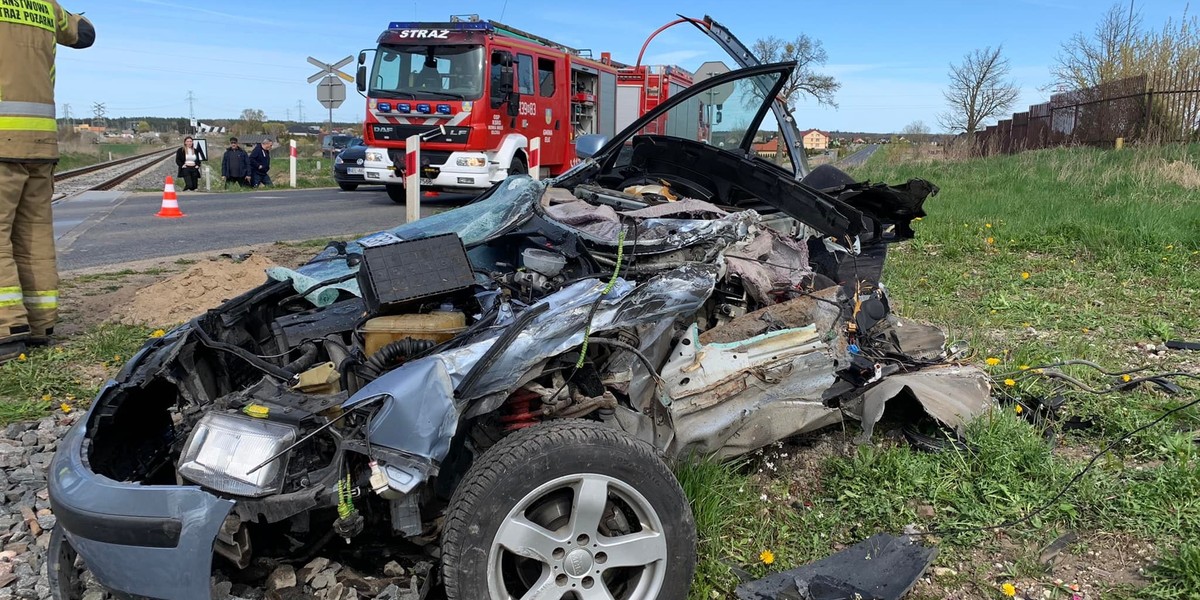 Tragedia w Nowej Wsi Ełckiej. Z auta niewiele zostało.