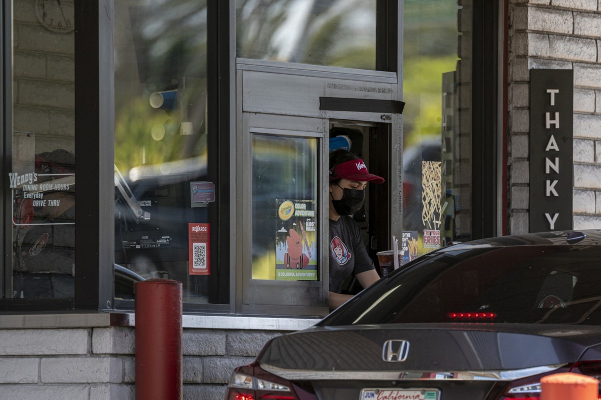 Obsługa w punkcie drive-thru w sieci Wendy's