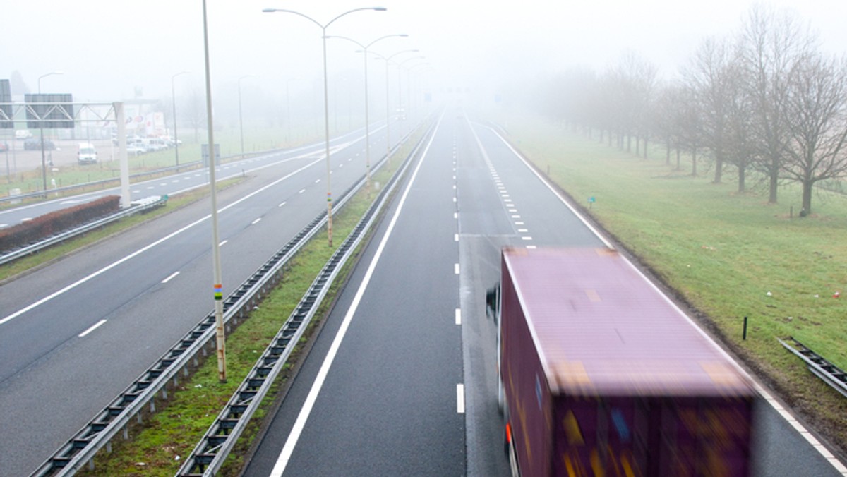 W 2018 r. drogowcy włączą do ruchu 350 km szybkich tras, o 90 km mniej niż planowano. Połowa odcinków uruchamianych w końcu grudnia nie będzie jeszcze w pełni skończona. O sprawie pisze "Rzeczpospolita".