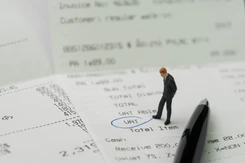 Split payment miał chronić uczciwych przedsiębiorców przed oszustami podatkowymi. A sam stanowi problem